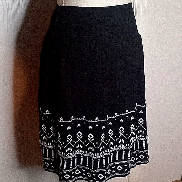 Knox Rose Black Embroidered Skirt - Picture 4 of 4